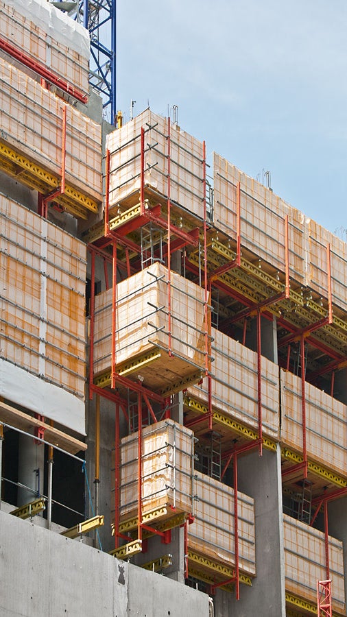 粉末喷漆处理，也可作为爬架系统中侧面、背面的附加防护栏。