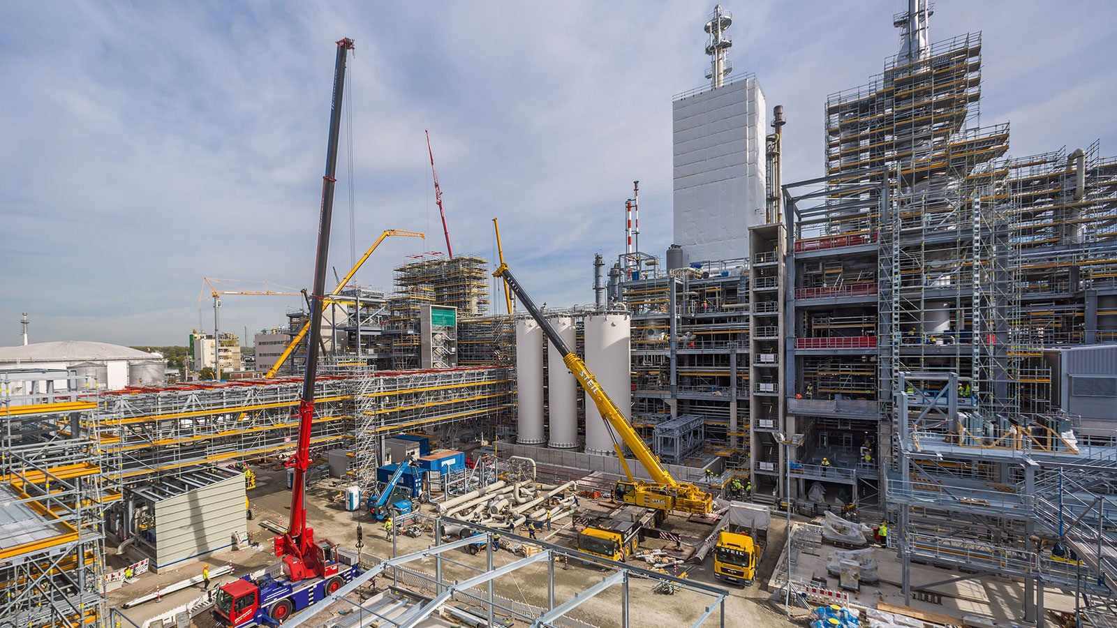 Das industrielle Großprojekt in Ludwigshafen stellt hohe Anforderungen an die Projektabwicklung und insbesondere den Gerüstbau.<br/>