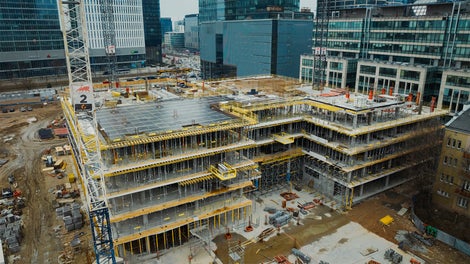 Budowa obiektu biurowego Towarowa 22 w Warszawie