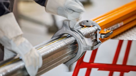 调节螺母保证了快速的调节过程，徒手可轻易将内管松动，并拉出。