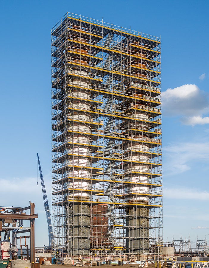 In Edmonton/Alberta, the world´s most advanced oil sand refinery is being constructed on a 2 km² site.