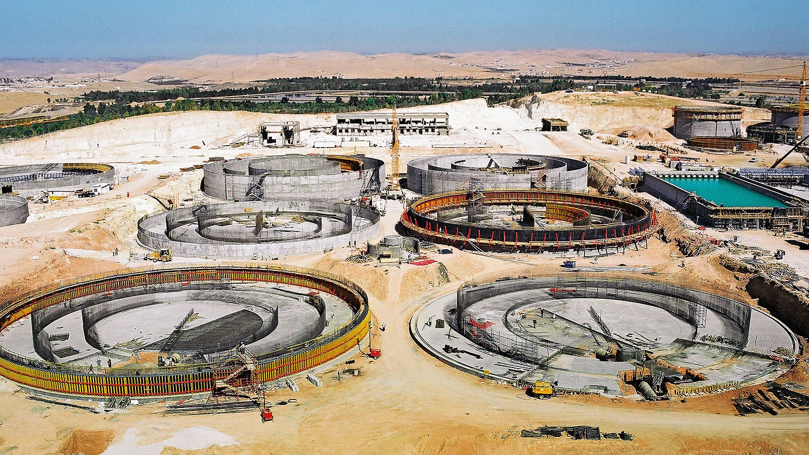 With the selected PERI formwork and scaffolding systems, the construction team was able to cost-effectively fulfil all requirements in spite of the tight construction schedule. The solutions developed by PERI engineers and the local site management, along with support provided by PERI specialists, contributed to efficient and problem-free construction.