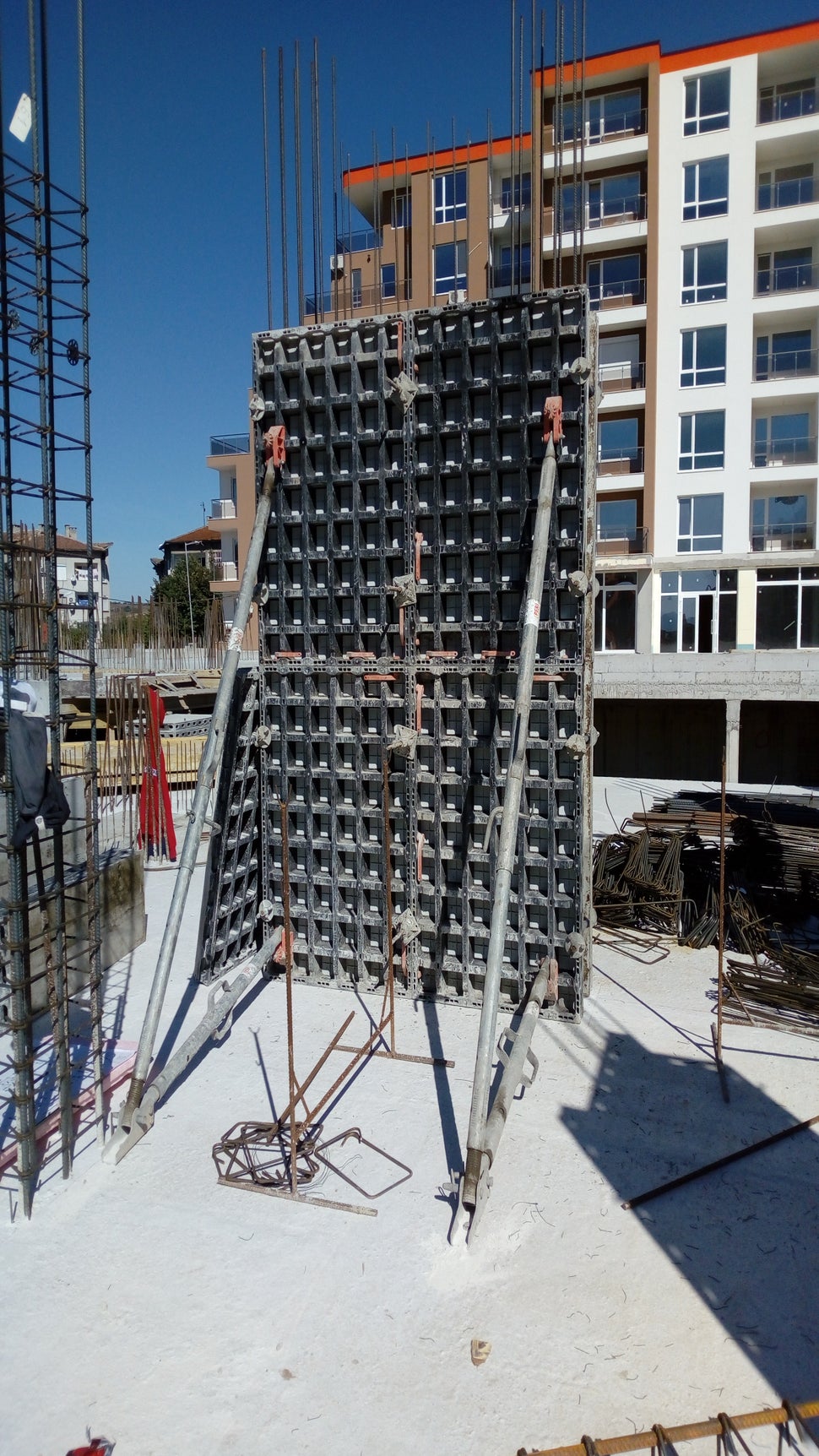 DUO позволява работа без чук, което я прави удобна за работа в гъсто населени райони или на места, където нивото на шума е контролирано