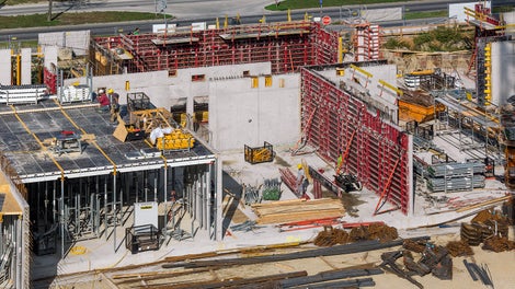 Durch den Einsatz der Rahmenschalung MAXIMO mit der einseitig bedienbaren Ankertechnik konnten die Umbauarbeiten in knappester Bauzeit gemeistert werden.