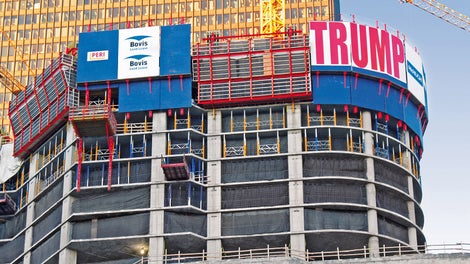 RCS 可爬升防护屏在施工过程中始终工人提供防坠落安全保障，并能够保证施工过程不受强风影响