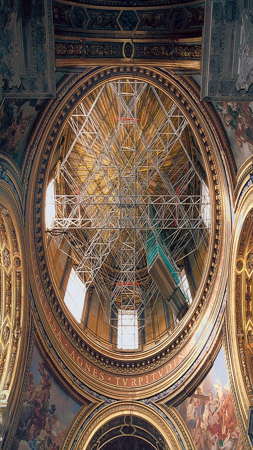 При использовании системы ферм LGS можно обеспечить наличие безопасных рабочих платформ. При необходимости можно организовать полностью закрытые зоны с системным настилом и пылезащитными ограждениями.