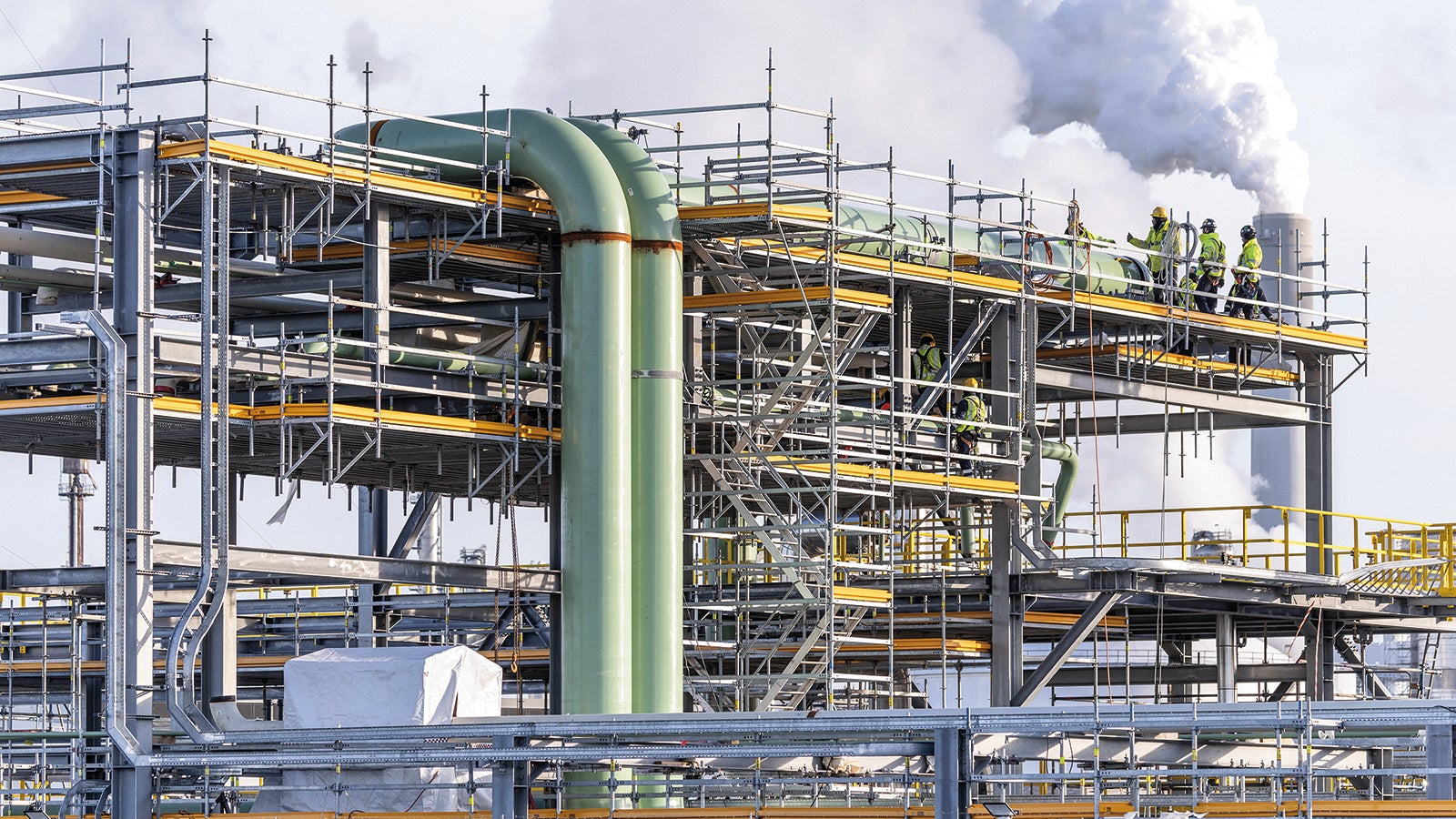 Etwa 1,3 Kilometer Rohrleitungen wurden mit bis zu vier Arbeitsebenen Modulgerüst optimal zugänglich gemacht.