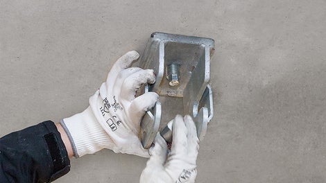 维护专用锚件能够立即承载边梁支架的自重，它不但安装速度快，而且减少了等待时间。在复合砂浆固化后，支架可以承受额定的荷载。