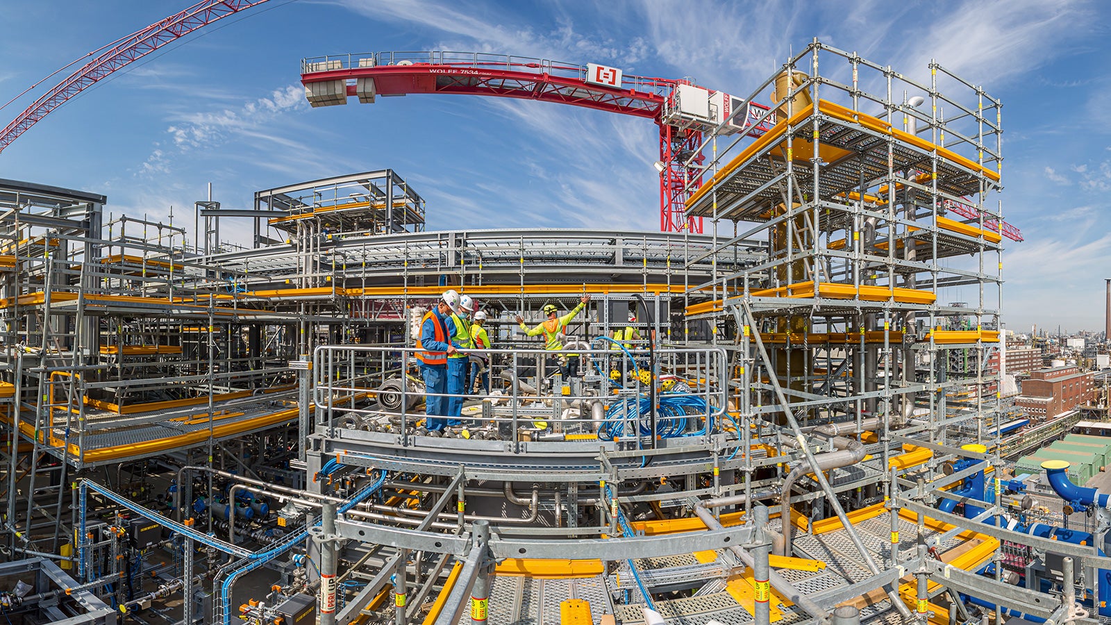 Zeitgleich waren bis zu 1.300 t PERI Systemmaterial im täglichen Einsatz.