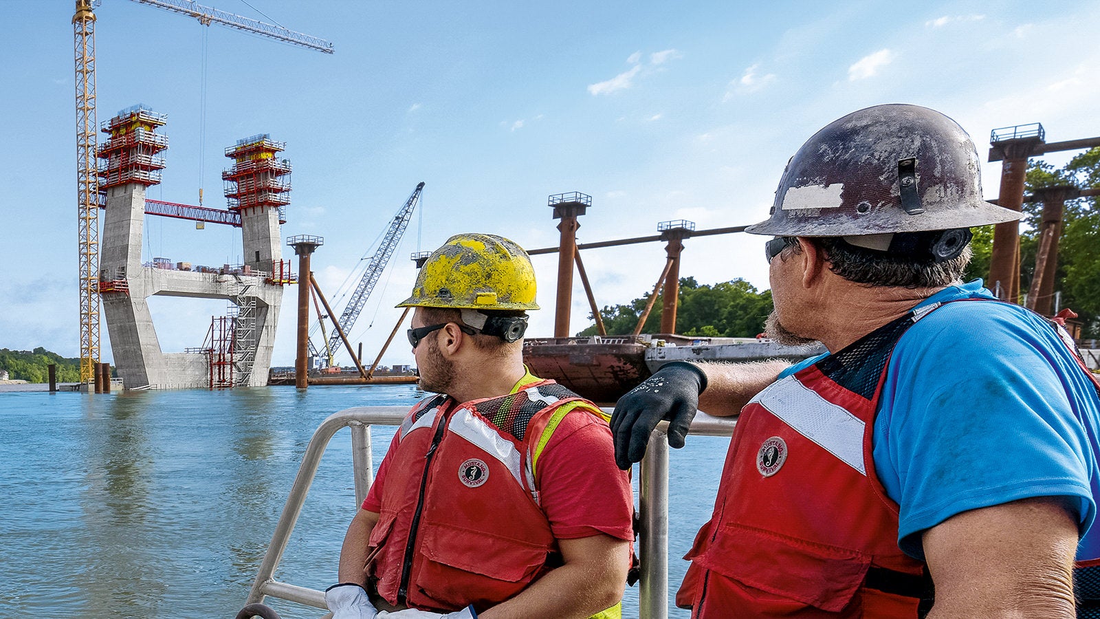 Assistenza continua al cantiere e servizio di progettazione competente: la soluzione PERI prevedeva anche una passerella di collegamento tra i due ritti dei piloni