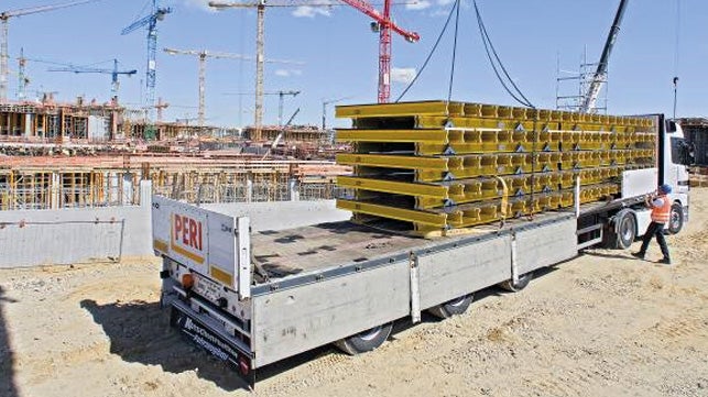 <p>PERI je podr&amp;scaron;ka gradili&amp;scaron;nom timu s različitim sistemskim oplatama, između ostalog s enormnim koli-<br /><br/>činama stropnih i zidnih oplata te oplata stupa.&amp;nbsp;</p><br/>