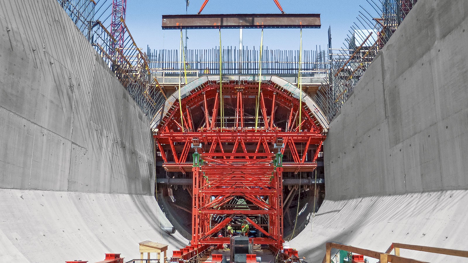 The fully assembled units comprising of formwork units and raised formwork are lifted by crane into the concreting position.