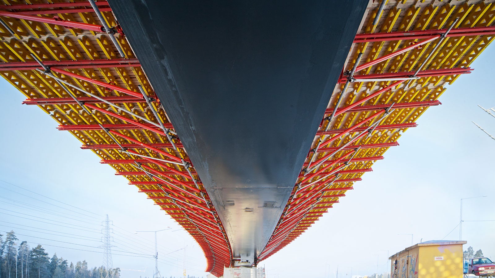 The VCB Cantilever Bracket is the construction kit solution for the realization of cantilevers on bridges.