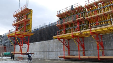 CB240クライミング作業足場の吊込み