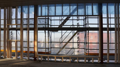 Den väderskyddade arbetsplatsen skapar en säker och effektiv arbetsplats för byggföretagets personal