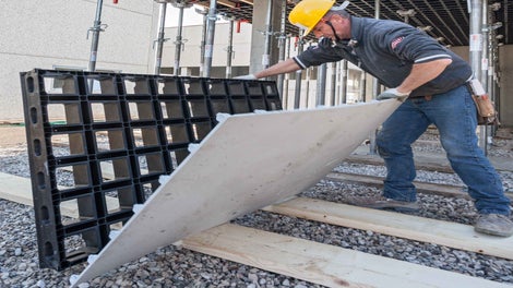 The face can easily be replaced without special tools and skills. Pre-drilled holes and molds in the frame and on the formliner ensure that it is automatically aligned and can be fastened in just a few minutes.