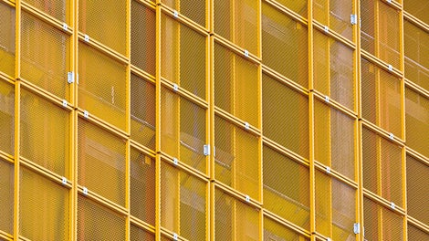 <p>Como alternativa a los cerramientos cerrados, PERI ha desarrollado el sistema de muro ligero de protecci&amp;oacute;n LPS Screen para estructuras con fachada abierta.</p><br/>