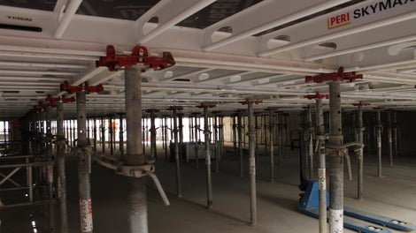 SKYMAX : les panneaux 1,00 x 2,00 m sans compensation viennent entièrement réaliser le platelage<br/>