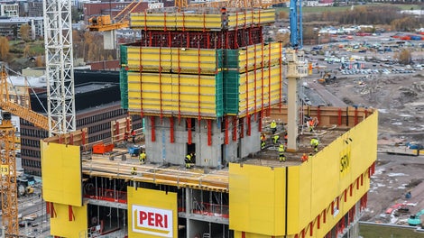 В зависимости от проекта, возможно одновременное применение различных версий этой системы. На данном объекте RCS P использовалась в качестве ветрозащитных экранов, а RCS C – для бетонирования центрального ядра здания.