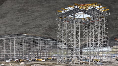 PERI UP 盘扣式脚手架系统作为三个圆顶结构翻新维护施工时的承重支架和作业脚手架