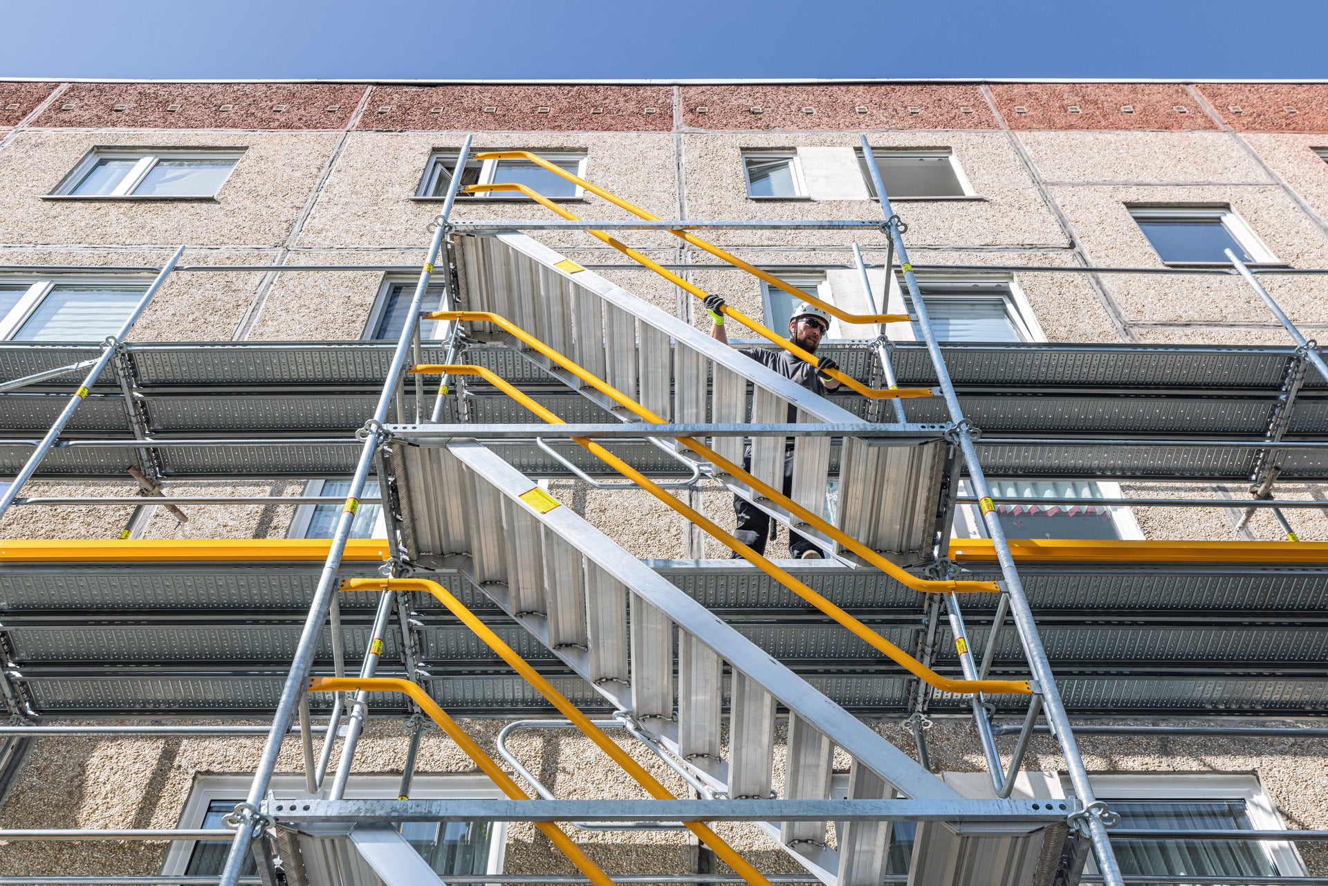 Dank der vorlaufenden Treppengeländer und der integrierten Abhebesicherung der Treppen ist eine hohe systemintegrierte Sicherheit gegeben.<br/>