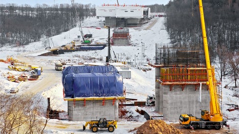 Okrem vozíkov pre letmú betonáž VARIOKIT bol súčasťou projektového riešenia PERI aj prekladaný systém CB s debnením VARIO.