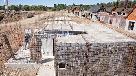 仅需少量配件，就能快速对墙体、楼板进行立模，包括结构上的预留孔。