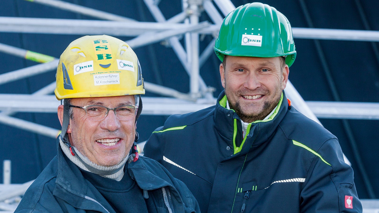 Mithilfe der PERI Innovation in Form des beheizbaren Kederdaches konnten wir die Schneelast reduzieren und damit die Überbrückungs- und Lastabtragungskonstruktion wirtschaftlich gestalten – ein Ergebnis der sehr guten Zusammenarbeit mit den PERI Ingenieuren, die uns von der Planung bis zur Umsetzung auf der Baustelle unterstützt haben. Trotz schwieriger Bauwerksgeometrie benötigen wir aufgrund der form- und kraftschlüssigen Verbindung von PERI UP Flex keine zusätzlichen Überwürfe oder Überdeckungen. So hinterlässt die Einrüstung auch optisch einen einwandfreien Gesamteindruck und gibt die Silhouette des Torbaus in vergrößerter Form wieder. Dadurch kommen wir dem Wunsch des Bauherrn nach – mit dem Erfolg, dass täglich bis zu 8.000 Besucher das Gerüst bewundern.