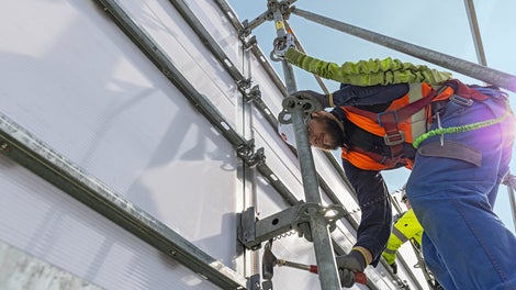 PERI UP Cladding - efektivní manipulace