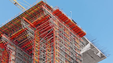 Motorway bridge over the Rio Sordo, Vila Real, Portugal: Both the superstructure formwork as well as the falsework are based on the VARIOKIT engineering construction kit.