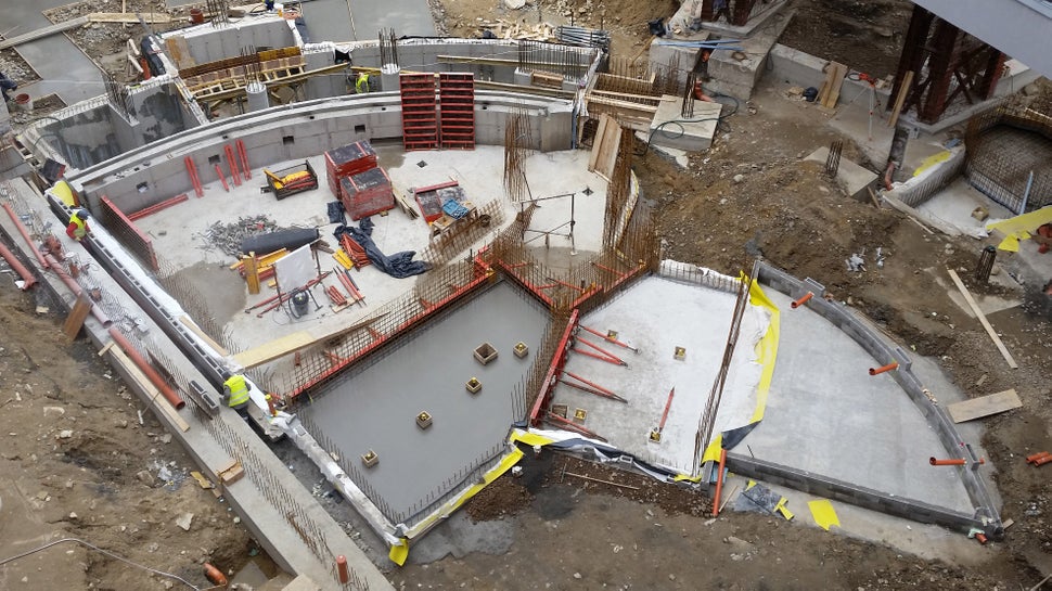 Väčšina stien bazénu bola v oblúku a zároveň väčšinou mala aj špecifický tvar. 