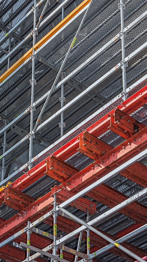 PERI UP Flex盘扣式脚手架系统与VARIOKIT系统具有相同的模数和系统化的连接方式，因此可以完美组合使用。