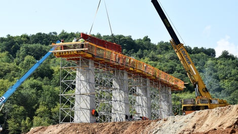 Подпорно скеле и кофраж на стълб. Решение с PERI UP FLEX Подпорни кули.