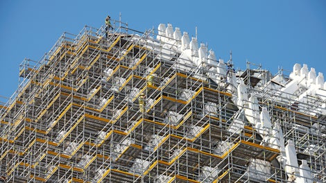 顶级的适应性、安全性与可以快速安装的特性，让PERI UP Flex 成为最适合应用于工业设施工程的脚手架系统。