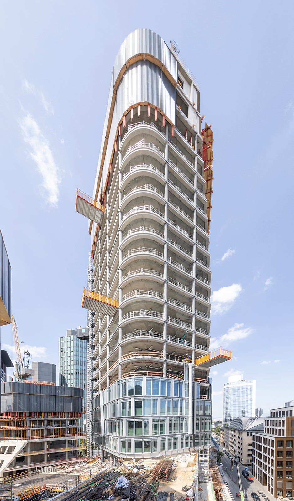 Das Turmquartett wird nach der geplanten Fertigstellung im Jahr 2025 das Gesicht der deutschen Metropole Frankfurt mit einer zukunftsweisenden Architektur und einem nachhaltigen städtebaulichen Konzept verändern.