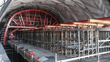 The PERI Flex scaffold system offers the possibility of having access to the site that is quick and easy to erect whilst integrating high leg-load shoring.