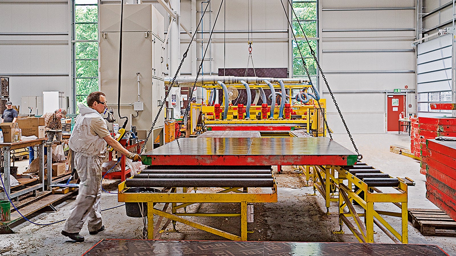 Für den dauerhaften Erhalt des Materialbestands bietet das Tochterunternehmen schaltec eine fachgerechte Reinigung und Reparatur an und sichert so den dauerhaften Erhalt des Materialbestands der Kunden.