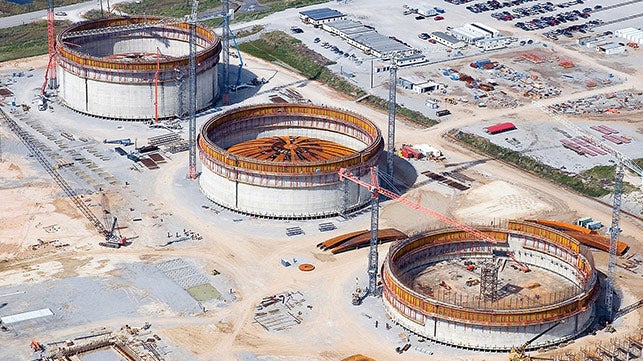 <p>In the US federal state of Louisiana, three giant liquefied natural gas tanks are built with PERI know-how. Each structure has a diameter of 80 m and wall heights of 44 m.</p><br/>