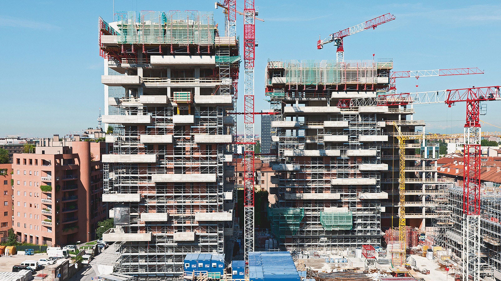"Il Bosco Verticale"è stato disegnato dall'architetto italiano Stefano Boeri nell'ottica della salvaguardia del clima e dell'ambiente