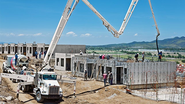 <p>Na baumě 2010 představila firma PERI poprv&amp;eacute;&amp;nbsp;UNO.&amp;nbsp;S t&amp;iacute;mto syst&amp;eacute;mem mohou b&amp;yacute;t bedněny a současně betonov&amp;aacute;ny formou monolitick&amp;eacute; konstrukce stěny, sloupy, stropy, průvlaky a schodi&amp;scaron;tě. UNO je rychl&amp;eacute; a hospod&amp;aacute;rn&amp;eacute; ře&amp;scaron;en&amp;iacute;&amp;nbsp;pro bedněn&amp;iacute; obytn&amp;yacute;ch staveb s opakuj&amp;iacute;c&amp;iacute;mi se půdorysy.</p><br/>