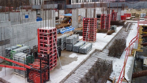 Наличие монтажных ручек сокращает время сборки опалубки до 15%, как следствие уменьшаются трудозатраты или увеличивается темп сборки. 