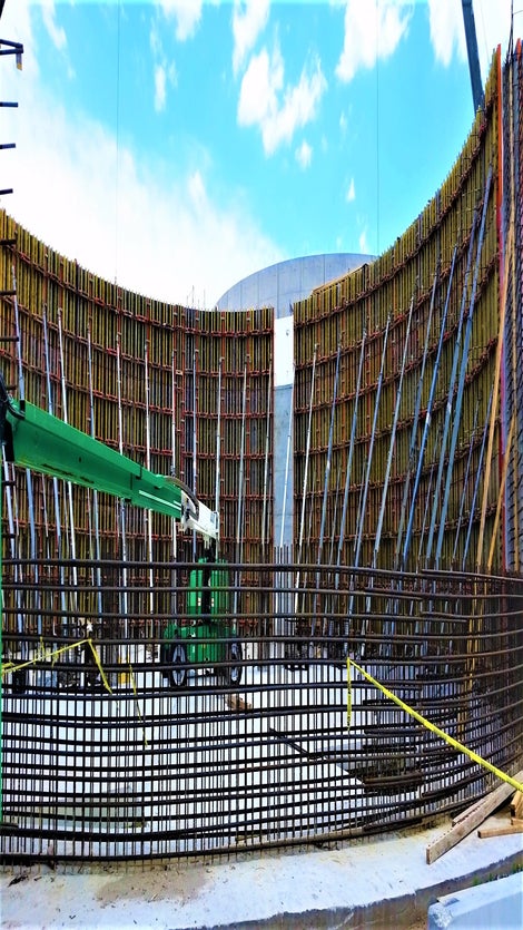 RUNDFLEX was used to form the round walls of the digester tanks and 42' tall stacked MULTIPROP were used to support the slab formwork. 