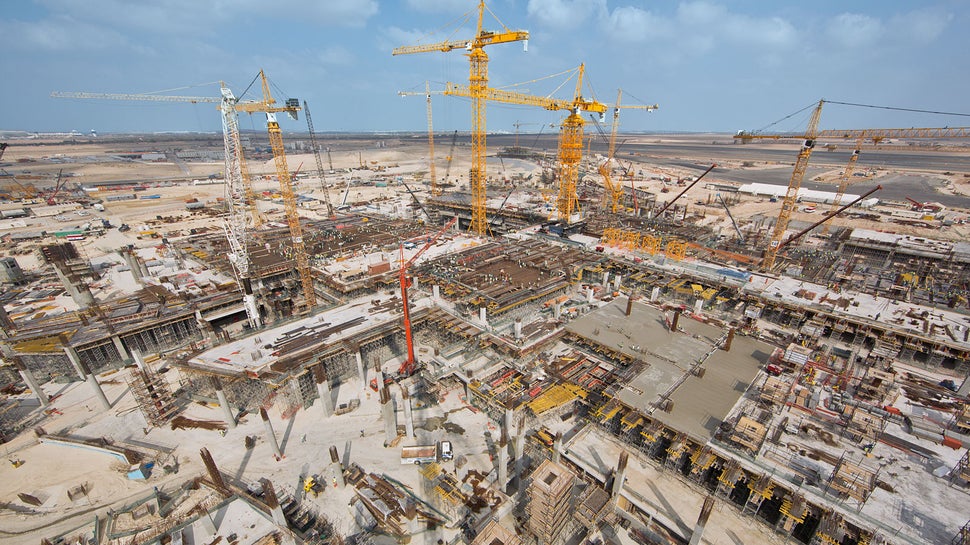 The Midfield Terminal Complex is the ultimate in construction sites: in order to maintain the tight construction schedule, PERI planned and delivered the formwork and scaffolding systems, and has provided yet another convincing performance through the competent engineering service and provision of huge quantities of materials at short notice.