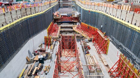 Niezawodne przenoszenie obciążeń przy betonowaniu ścian w deskowaniu jednostronnym do wysokości 8,75 m.