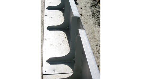 Formax kanforskaling: forskalingen sideveis med skuddspiker eller tynne jordspyd