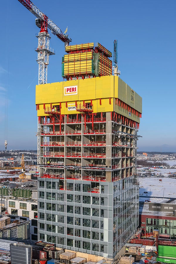 134 m kõrghoone ehitusel oli prioriteediks turvalisus. PERI RCS P tuulepaneelid kaitsesid töölisi nii ebasoodsate ilmatingimuste kui ka kukkumise eest. <br/>(Foto: PERI GmbH)<br/>