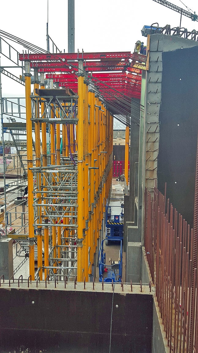 VARIOKIT komponenter til at bringe horisontale belastninger til bundpladen.