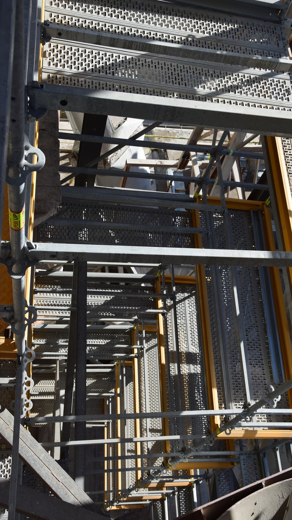 Отделните елементи на скелето са със специфичен дизайн, който им позволява лесно комбиниране