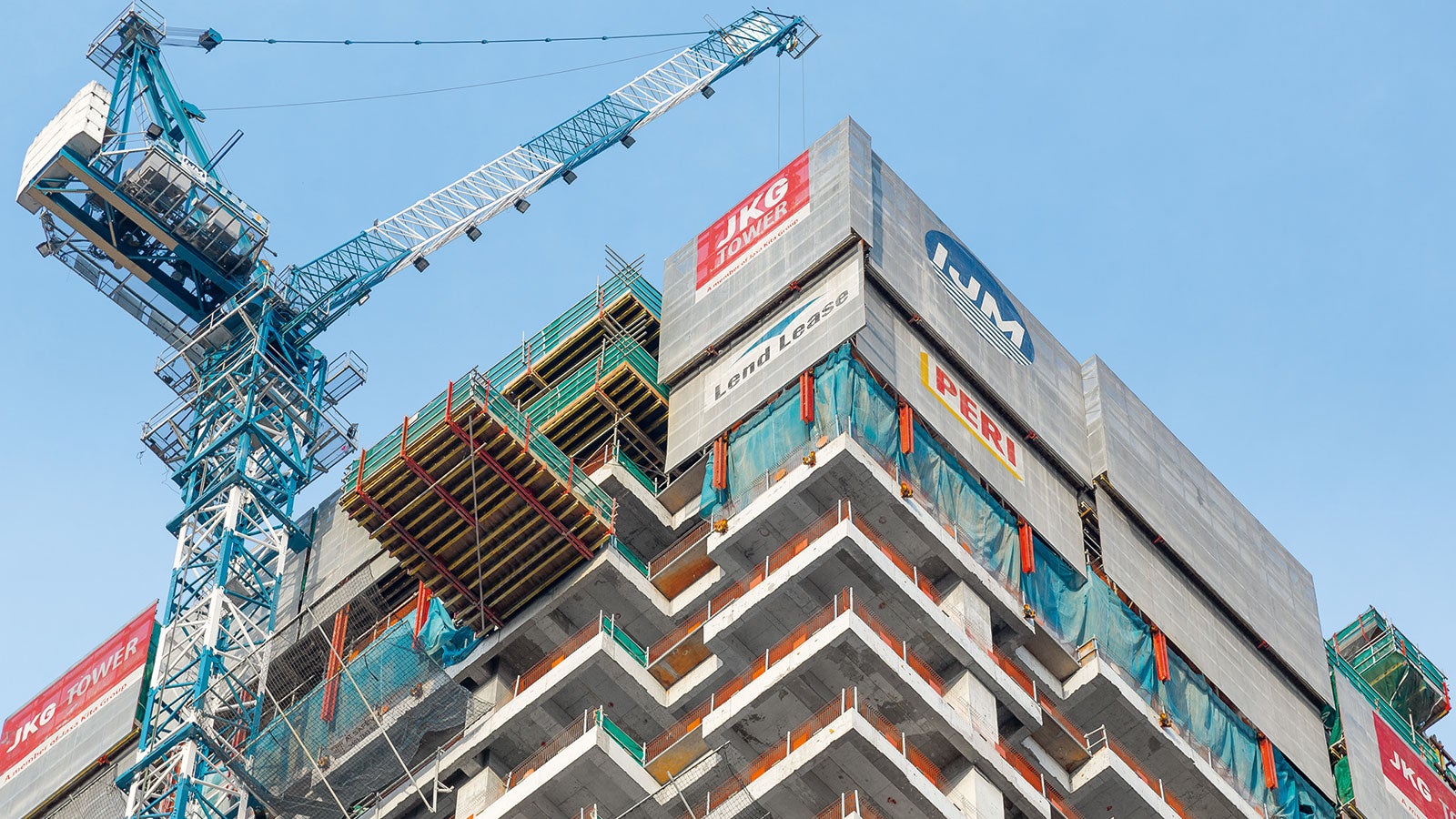 The RCS landing platform is integrated in the climbing formwork solution. Loads are temporarily stored on the landing platform as well as being moved from here into the other storeys.