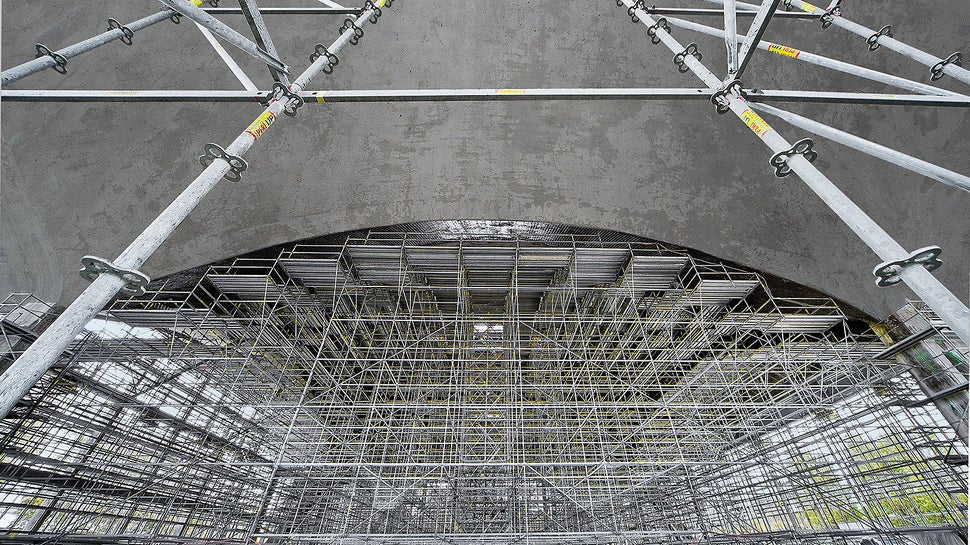 A total of 8,500 m² of exhibition space is now available under the three domes.